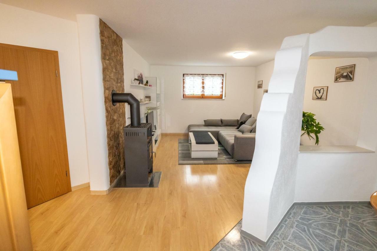 Ferienwohnung Ruderich ヒルシャルト エクステリア 写真